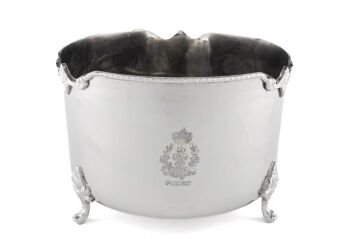 GÜMÜŞ KÖŞELİ KASE